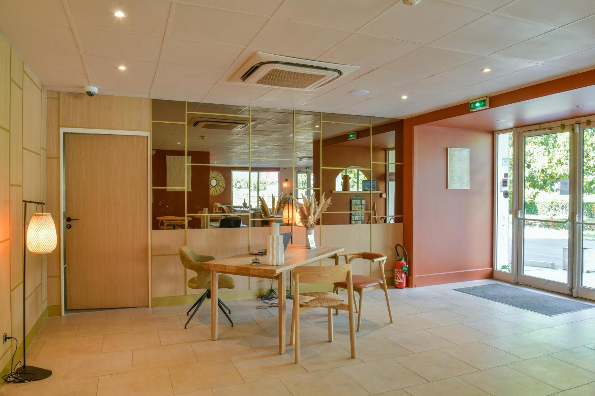 Bhoma Bourges - Hotel & Restaurant Zewnętrze zdjęcie