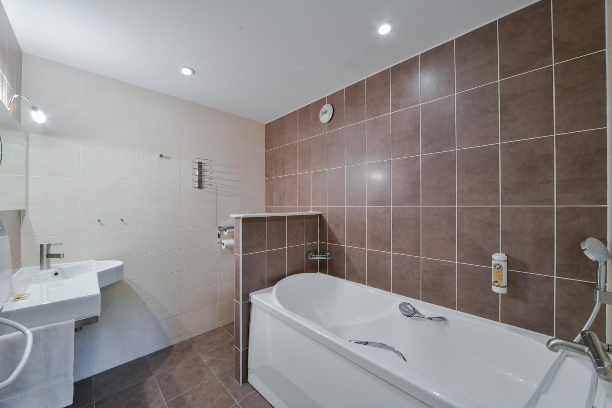 Bhoma Bourges - Hotel & Restaurant Zewnętrze zdjęcie