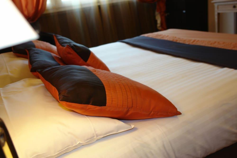 Bhoma Bourges - Hotel & Restaurant Zewnętrze zdjęcie