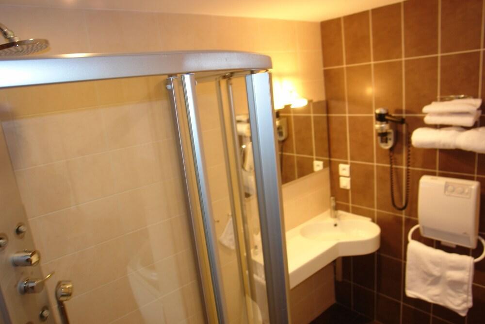 Bhoma Bourges - Hotel & Restaurant Zewnętrze zdjęcie