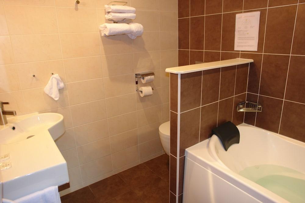 Bhoma Bourges - Hotel & Restaurant Zewnętrze zdjęcie