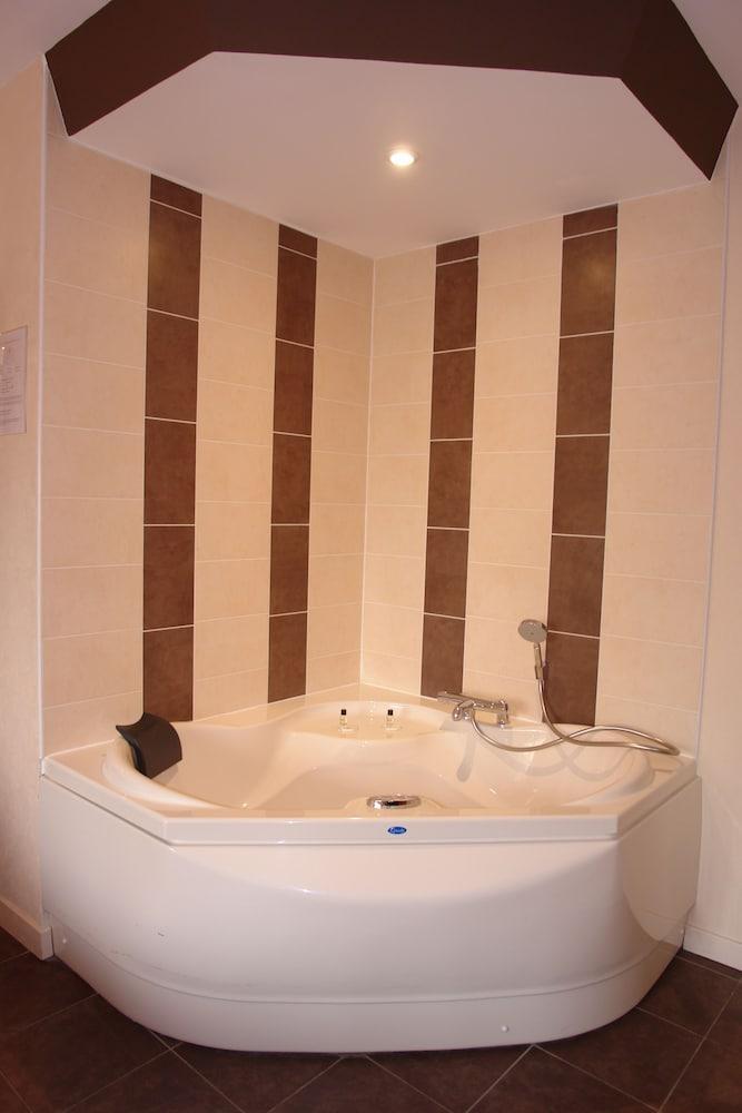 Bhoma Bourges - Hotel & Restaurant Zewnętrze zdjęcie